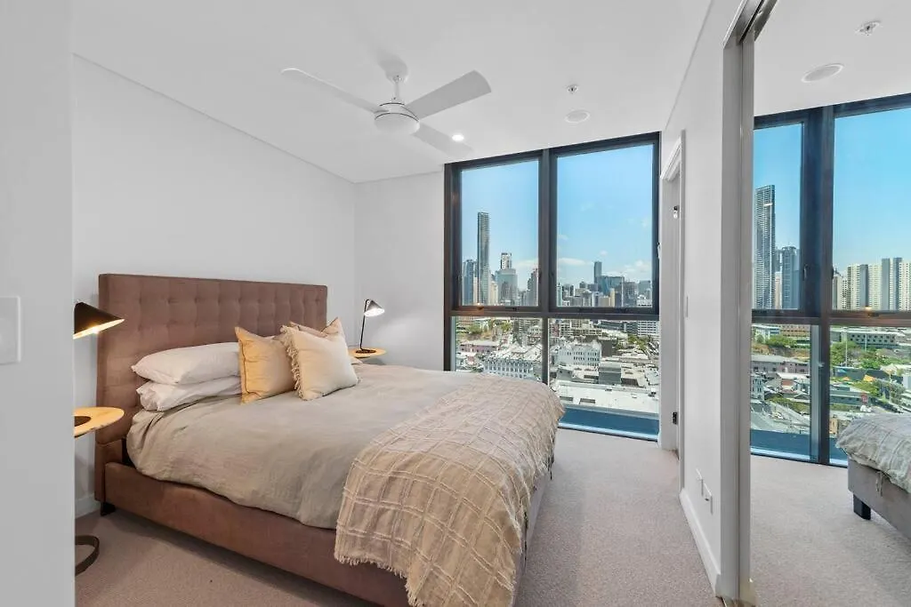 Prime Located Luxe 2 Bedroom Sky Home/Sensational Views Brisbane