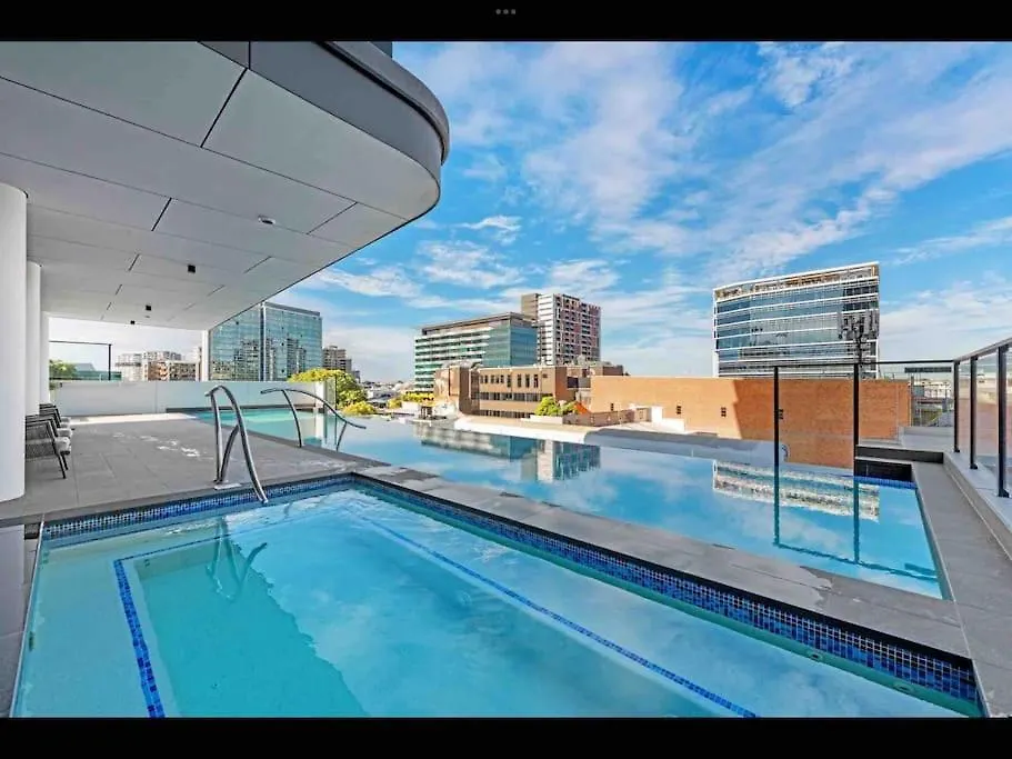 Prime Located Luxe 2 Bedroom Sky Home/Sensational Views Brisbane 0*,